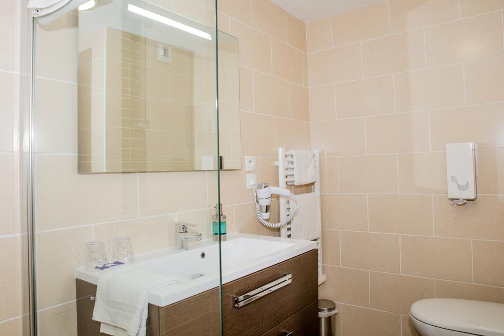 Annexe Hotel De La Gare Hendaye Εξωτερικό φωτογραφία
